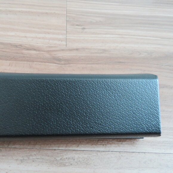 BURBERRY Magnetic Closure Hard Glasses Sunglasses Case - Picture 6 of 9
